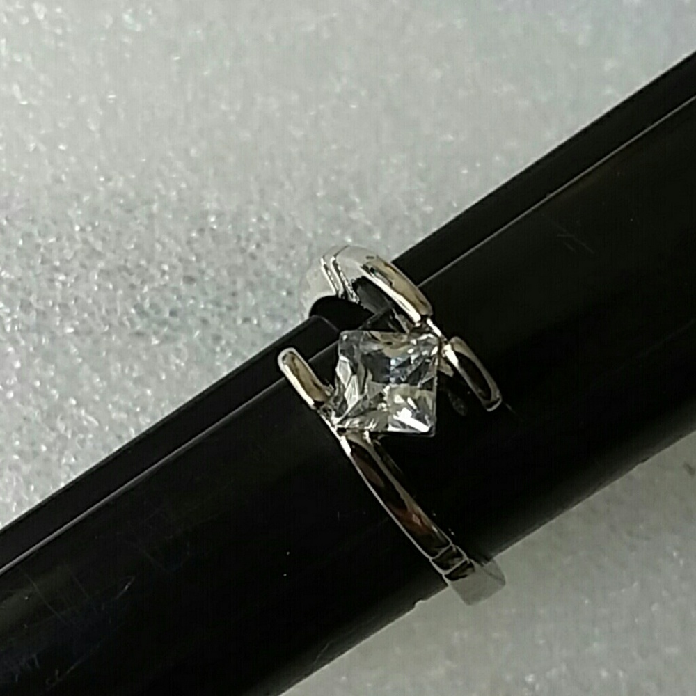 Size,8 Cz Gemstone Ring 925 Simulated Diamonds - image 1
